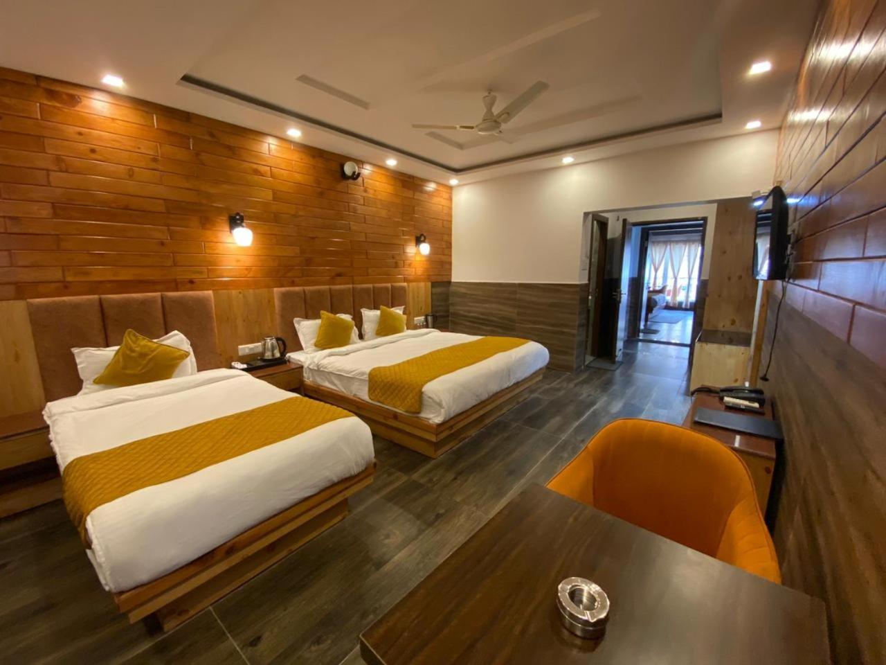 The Aesthetic Hotel & Restaurant Бхимтал Экстерьер фото
