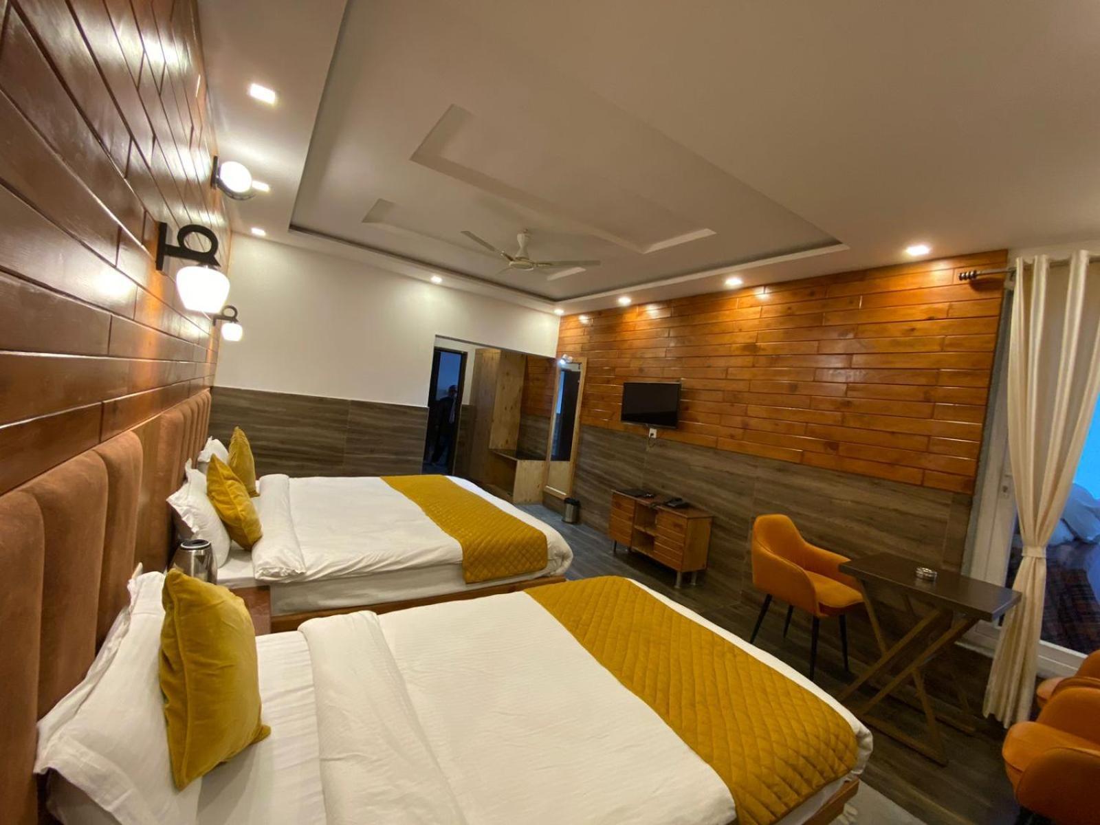 The Aesthetic Hotel & Restaurant Бхимтал Экстерьер фото