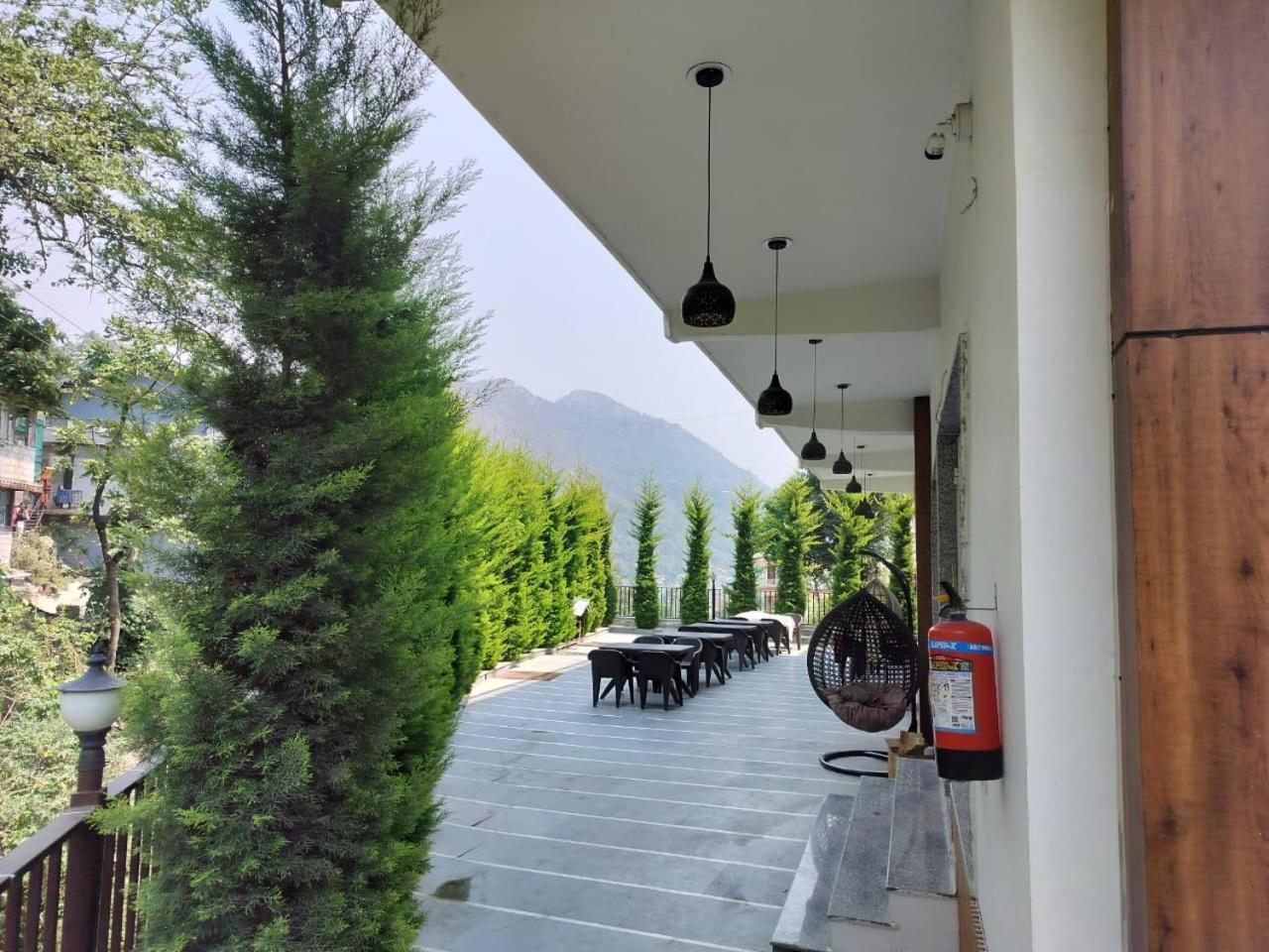 The Aesthetic Hotel & Restaurant Бхимтал Экстерьер фото